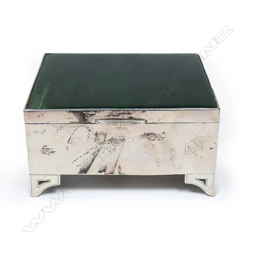 W. Littlejohn & Son (Wellington) greenstone and silver trinket box, Image 1++